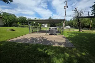1213 Hillcrest Dr, Graham, TX 76450 - Photo 9