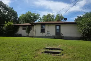 1213 Hillcrest Dr, Graham, TX 76450 - Photo 5