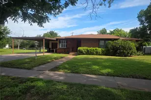1213 Hillcrest Dr, Graham, TX 76450 - Photo 1