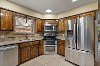 823 Kingston Drive, Mansfield, TX 76063 - Photo 13
