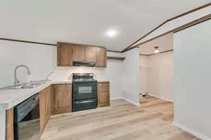 7642 County Road 474 W, Henderson, TX 75654 - Photo 11