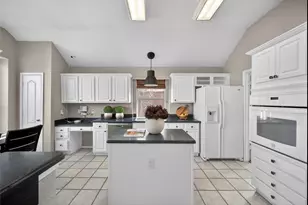 2802 Pecan Meadow Dr, Garland, TX 75040 - Photo 13