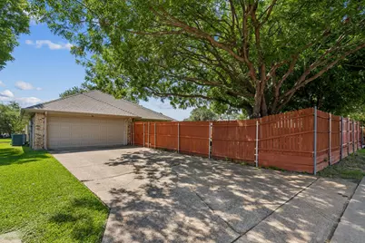 1907 Lansdown Court, Carrollton, TX 75010 - Photo 23