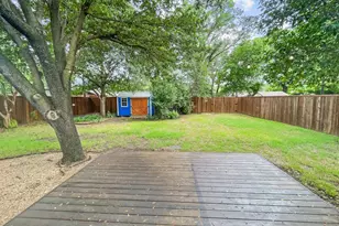 1108 E Russell Ave, Carrollton, TX 75006 - Photo 17