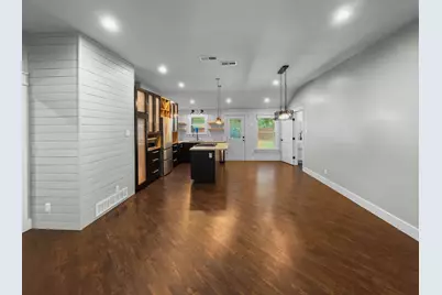 1108 E Russell Avenue, Carrollton, TX 75006 - Photo 3