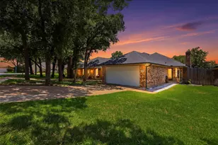 3107 Emerald St, Bedford, TX 76021 - Photo 3