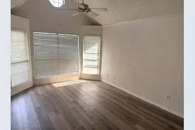 306 Cimarron Trail, Irving, TX 75063 - Photo 13
