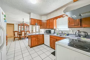 1700 Chip-N-Dale Dr, Arlington, TX 76012 - Photo 5