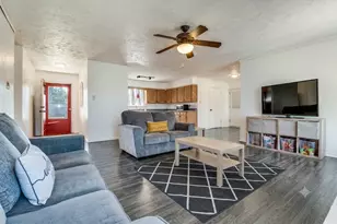 501 Sunrise Dr, Waxahachie, TX 75165 - Photo 3