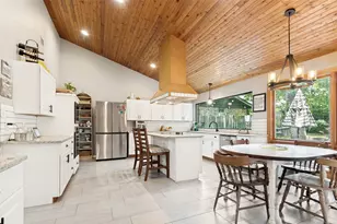 805 Live Oak Ln, Arlington, TX 76012 - Photo 5