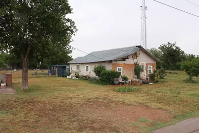 230 N Elm Avenue, Munday, TX 76371 - Photo 1