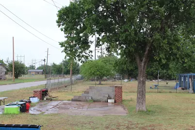 230 N Elm Avenue, Munday, TX 76371 - Photo 9