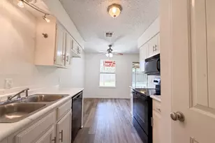 6304 Big Springs Dr, Arlington, TX 76001 - Photo 3
