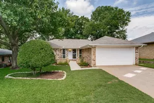 1605 Bedford Oaks Dr, Bedford, TX 76021 - Photo 1