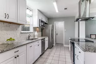 1605 Bedford Oaks Dr, Bedford, TX 76021 - Photo 11