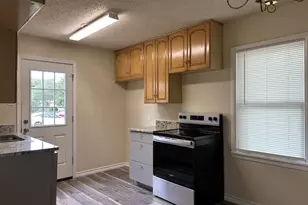 309 Elm St, Hurst, TX 76053 - Photo 5