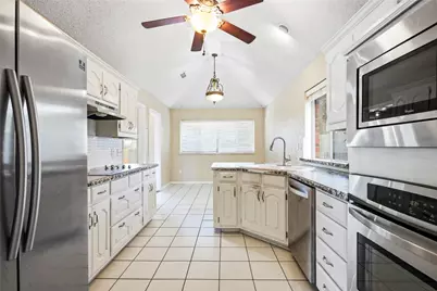 3812 Gentle Springs Drive, Arlington, TX 76001 - Photo 9