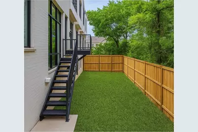 610 N Oak Cliff Boulevard #306, Dallas, TX 75208 - Photo 3