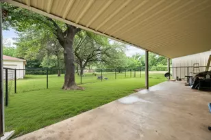 126 Smallwood Ct, Springtown, TX 76082 - Photo 5
