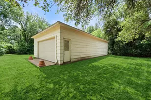 126 Smallwood Ct, Springtown, TX 76082 - Photo 5