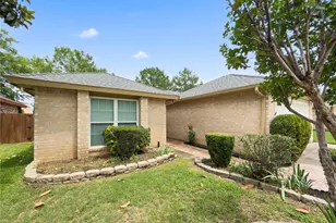 2426 Sutton Dr, Arlington, TX 76018 - Photo 3