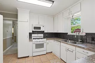 509 Patricia Rd, Hurst, TX 76053 - Photo 9