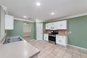 923 N Sky Dr, Houston, TX 77073 - Photo 9