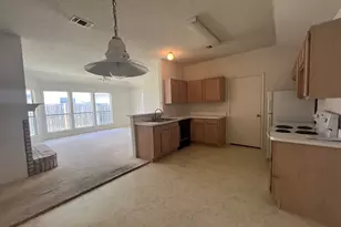 3141 Twisted Vine Ln, Grand Prairie, TX 75052 - Photo 11