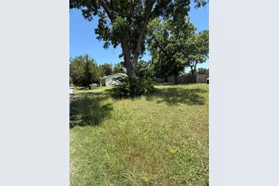409 E Alamo Street, Terrell, TX 75160 - Photo 1