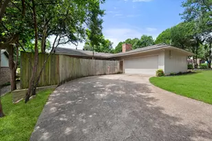 9923 Knoll Krest Dr, Dallas, TX 75238 - Photo 31