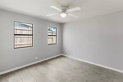 1010 E Lovers Lane, Arlington, TX 76010 - Photo 11