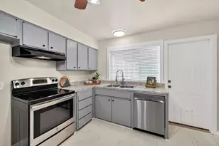 1012 Plover Ln, Arlington, TX 76015 - Photo 5