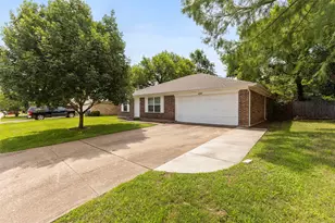 4108 Cypress Springs Dr, Arlington, TX 76001 - Photo 3