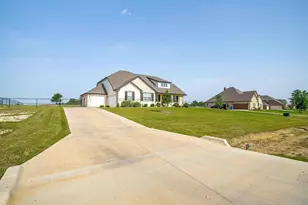 340 Sanger Dr, Springtown, TX 76082 - Photo 3