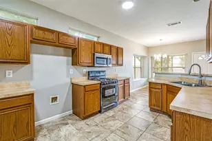 870 Raintree Ln, DeSoto, TX 75115 - Photo 9