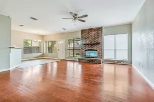 870 Raintree Ln, DeSoto, TX 75115 - Photo 5