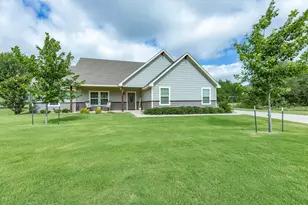 1018 Westwood Dr, Graham, TX 76450 - Photo 3