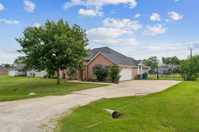 104 N Frederick Street, Ponder, TX 76259 - Photo 29