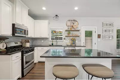 105 W Adkins Street, Seagoville, TX 75159 - Photo 9