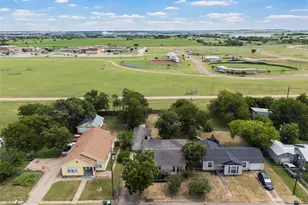 1306 W 11th St, McGregor, TX 76657 - Photo 33