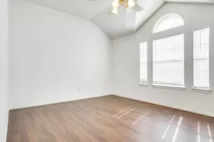 8611 Ironwood Dr, Irving, TX 75063 - Photo 17