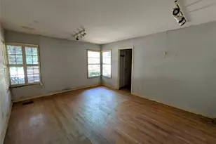 108 Varsity Cir, Arlington, TX 76013 - Photo 5
