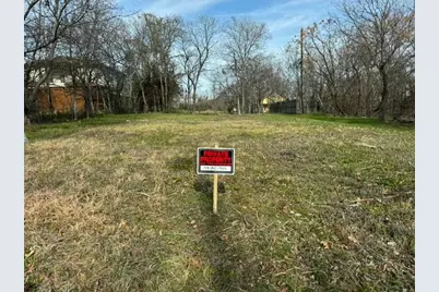 1625 E Leuda Street, Fort Worth, TX 76104 - Photo 1