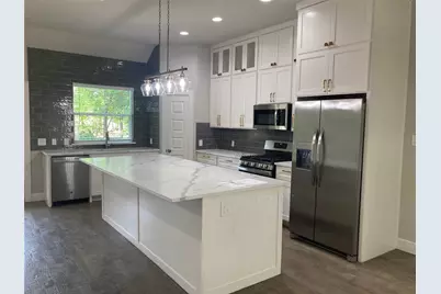 2814 18th Street W, Irving, TX 75060 - Photo 3