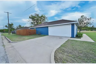 1106 12th Street SE, Mineral Wells, TX 76067 - Photo 3