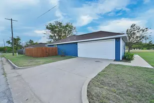 1106 12th Street SE, Mineral Wells, TX 76067 - Photo 3