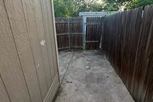 2730 S Jennings Ave, Fort Worth, TX 76110 - Photo 9
