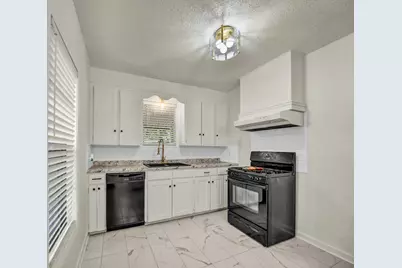 7521 Pawnee Trail, Lake Worth, TX 76135 - Photo 11