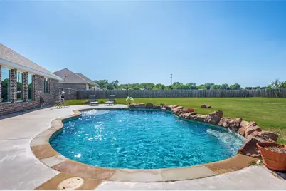 524 E Carol Street, Pilot Point, TX 76258 - Photo 3