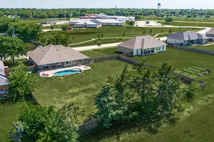 524 E Carol St, Pilot Point, TX 76258 - Photo 29